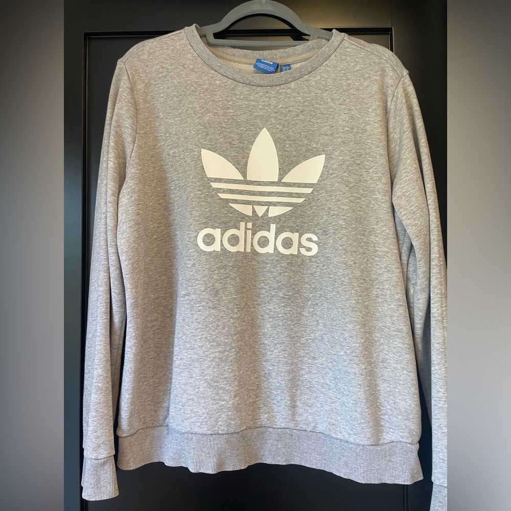 NEW Adidas classic logo crewneck!